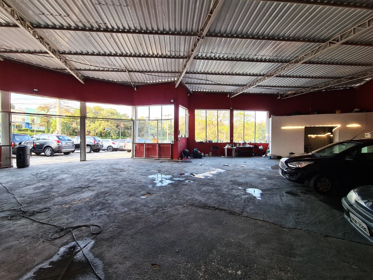 Barracão / Galpão à venda no Jardim Hortência: 