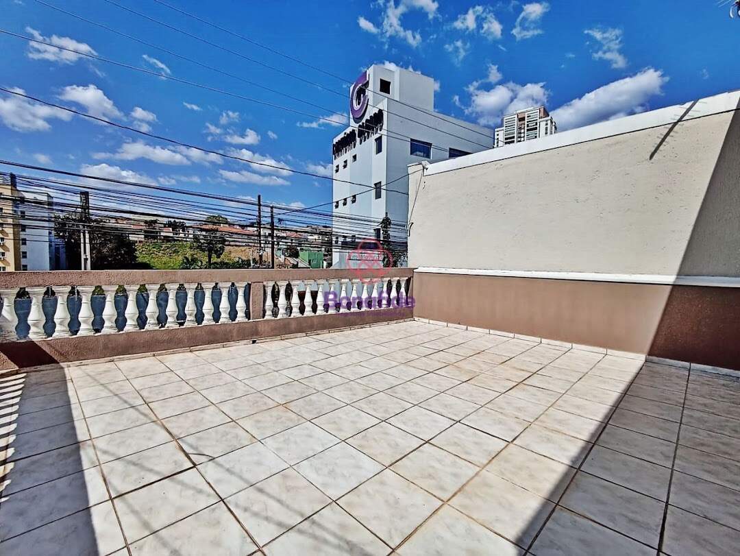 Casa à venda no Anhangabaú: 