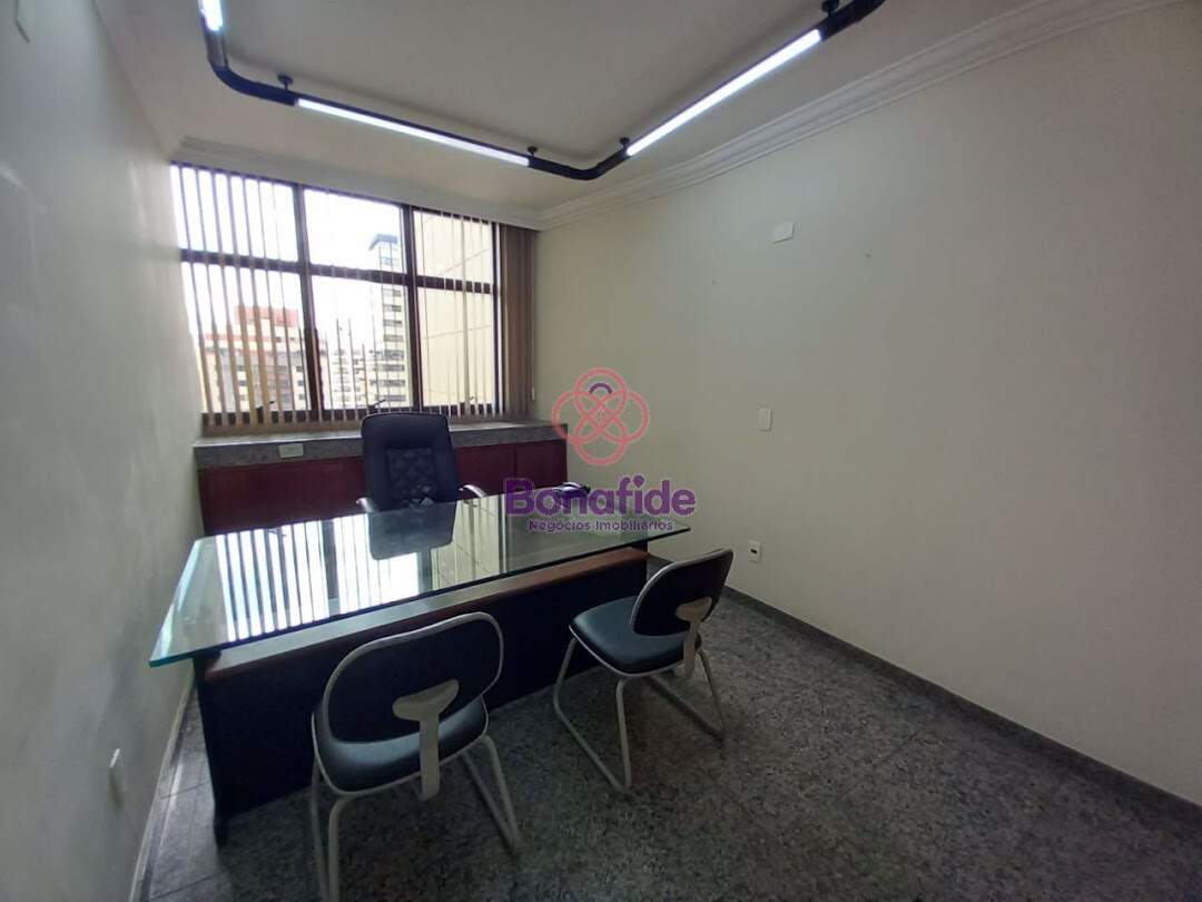 Sala à venda no Centro: 