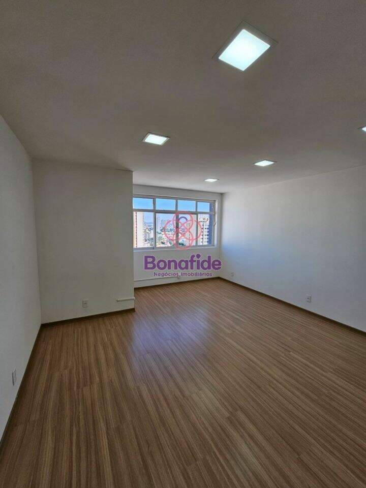 Sala à venda no Centro: 