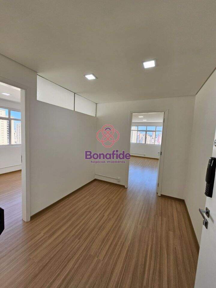 Sala à venda no Centro: 