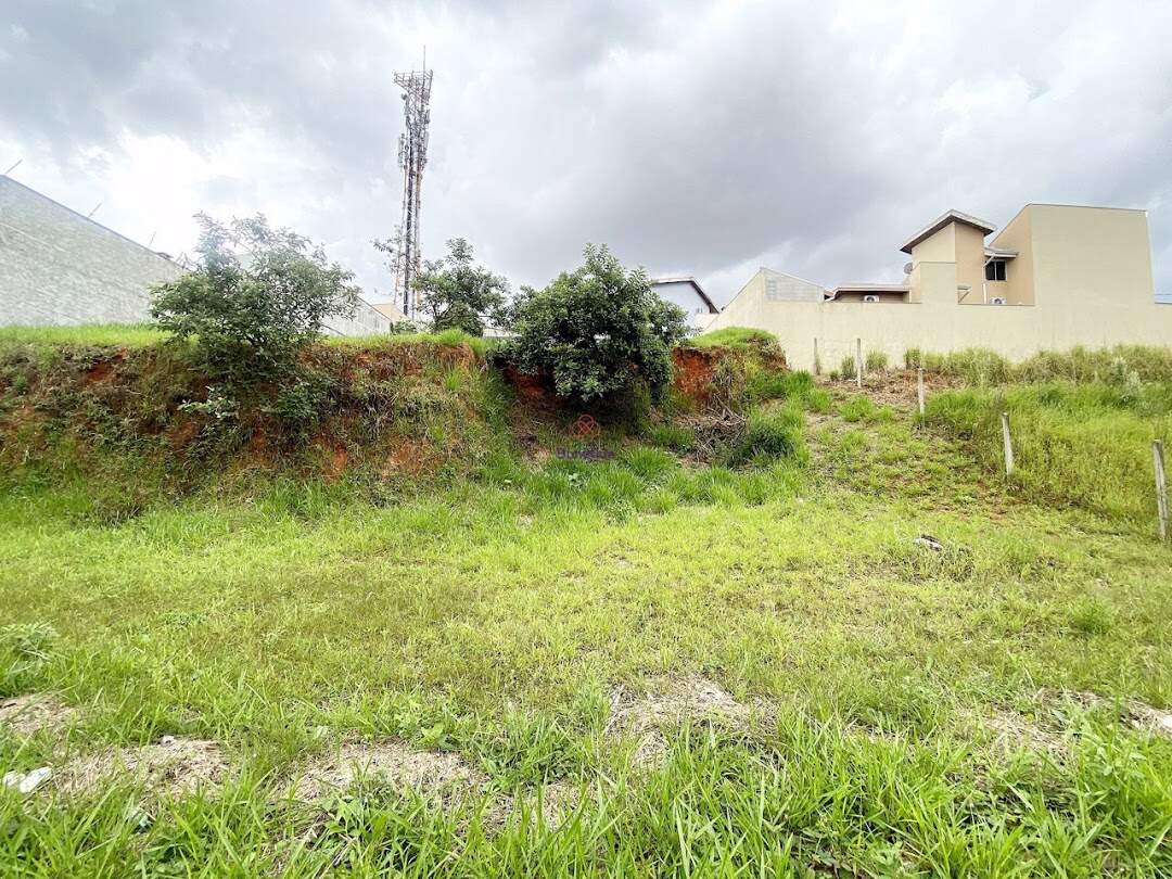 Terreno à venda no Jardim do Lago: 