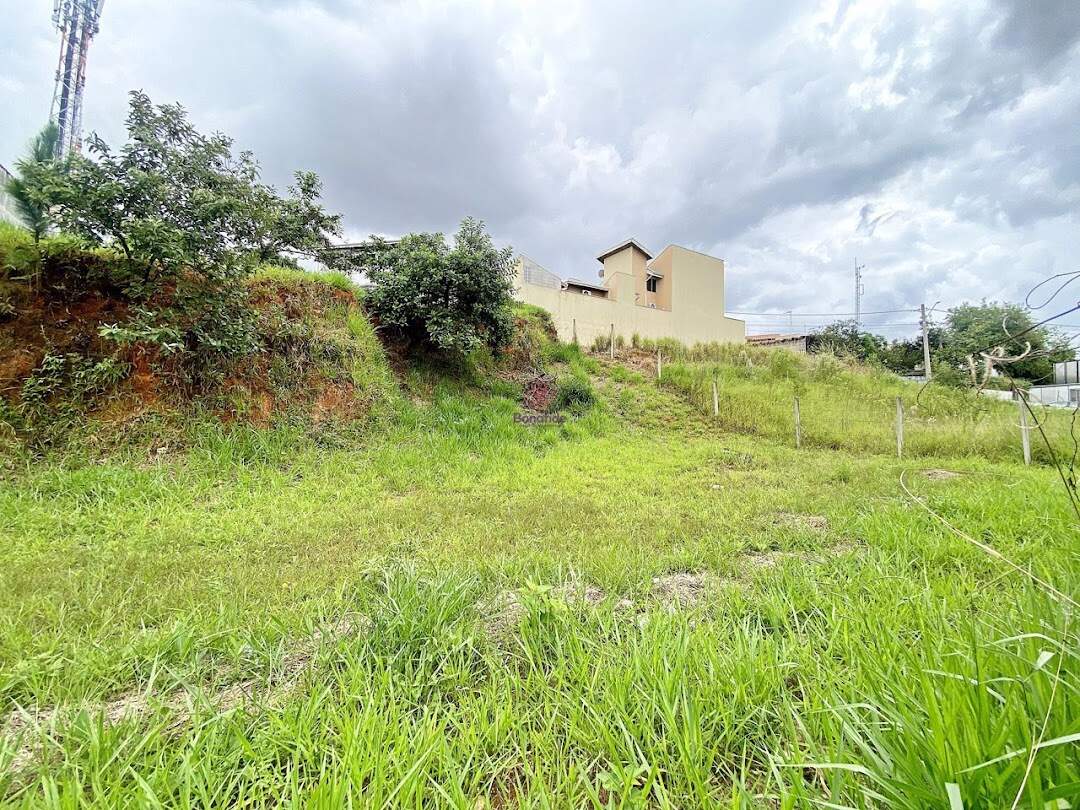 Terreno à venda no Jardim do Lago: 