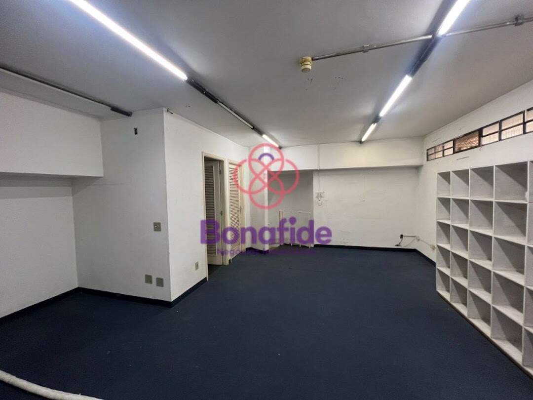 Sala à venda no Centro: 