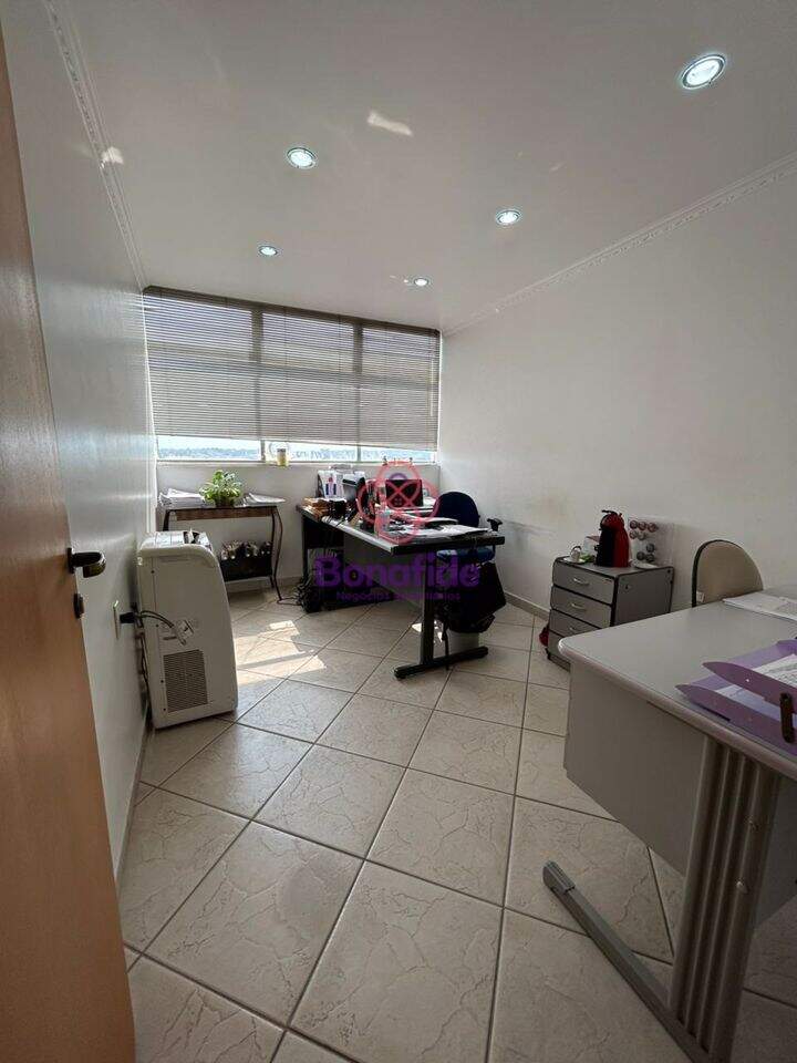 Sala à venda no Centro: 