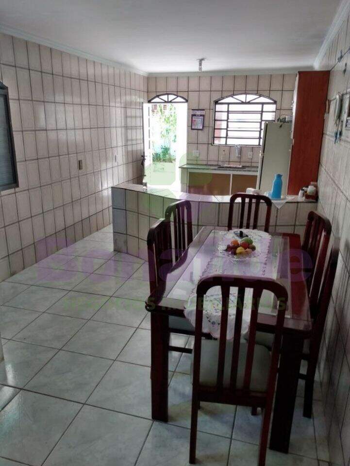 Casa à venda no Jardim Pitangueiras II: 