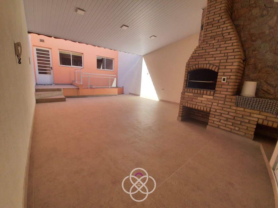 Casa à venda no Vila Galvão: 