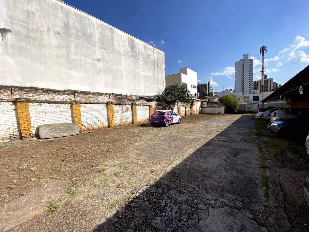 Área à venda no Centro: 