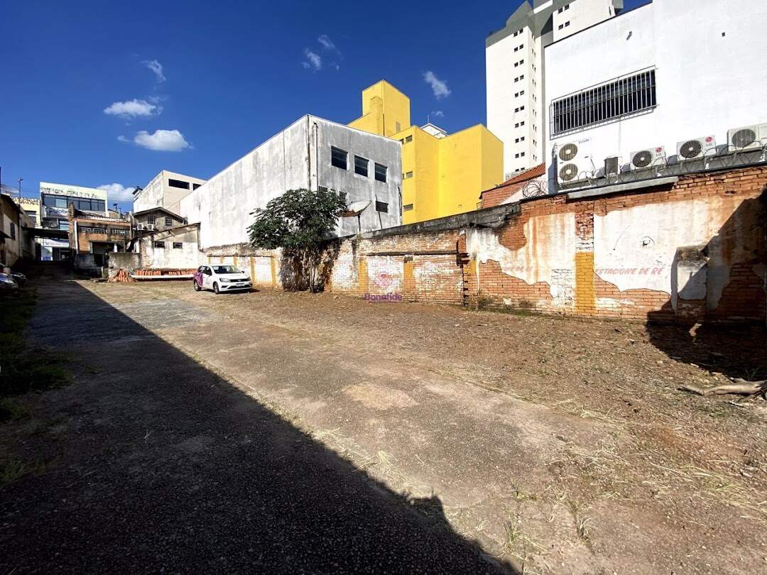 Área à venda no Centro: 