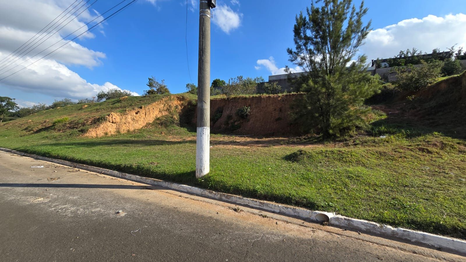 Terreno à venda no Loteamento Portal da Colina: 