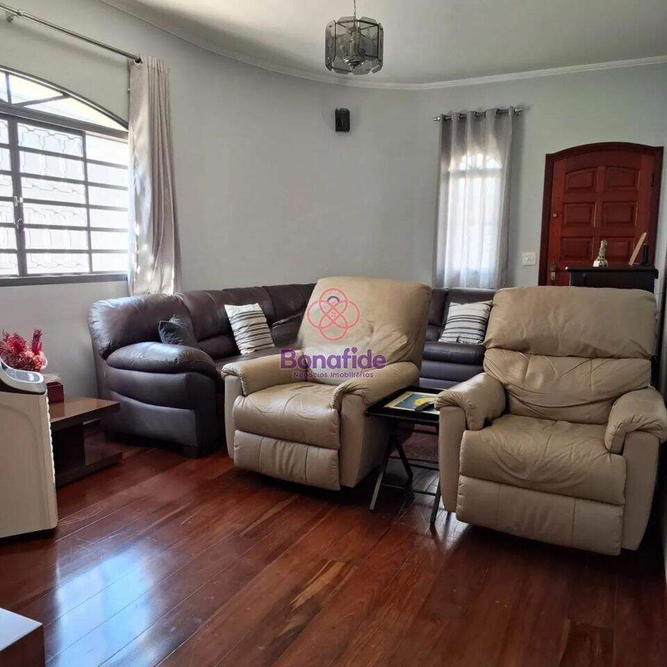 Casa à venda no Vila Galvão: 