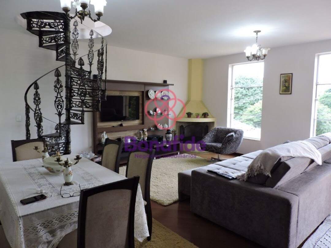 Casa à venda no Jardim Estádio: 