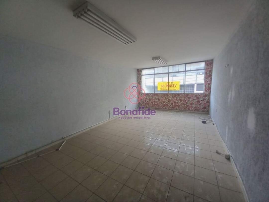 Sala à venda no Centro: 