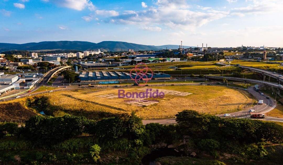 Área à venda no Vila das Hortências: 