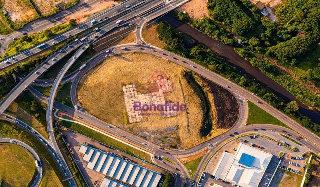 Área à venda no Vila das Hortências: 