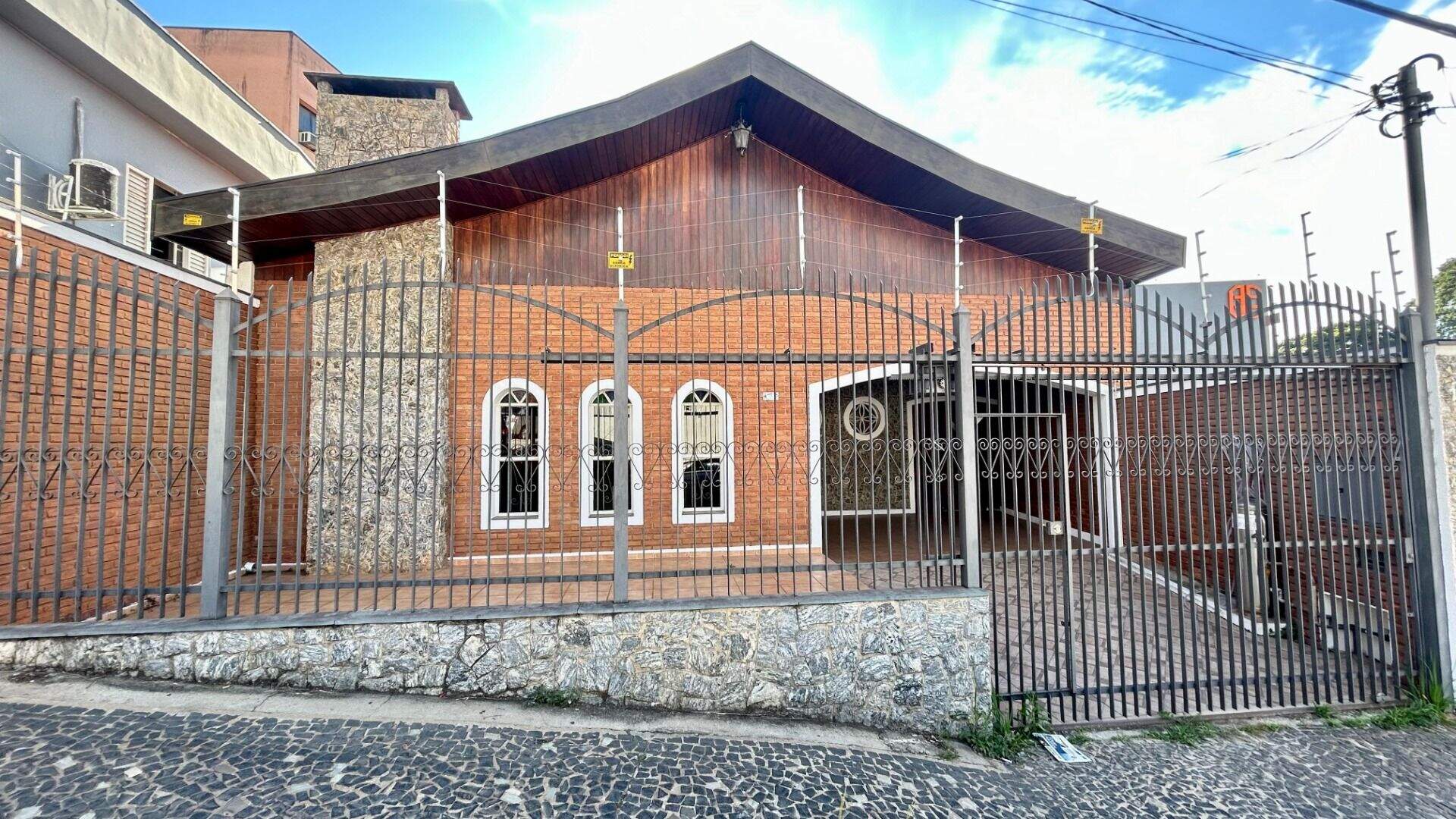 Casa à venda no Centro: 