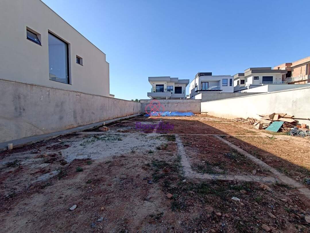 Terreno à venda no Jardim das Samambaias: 