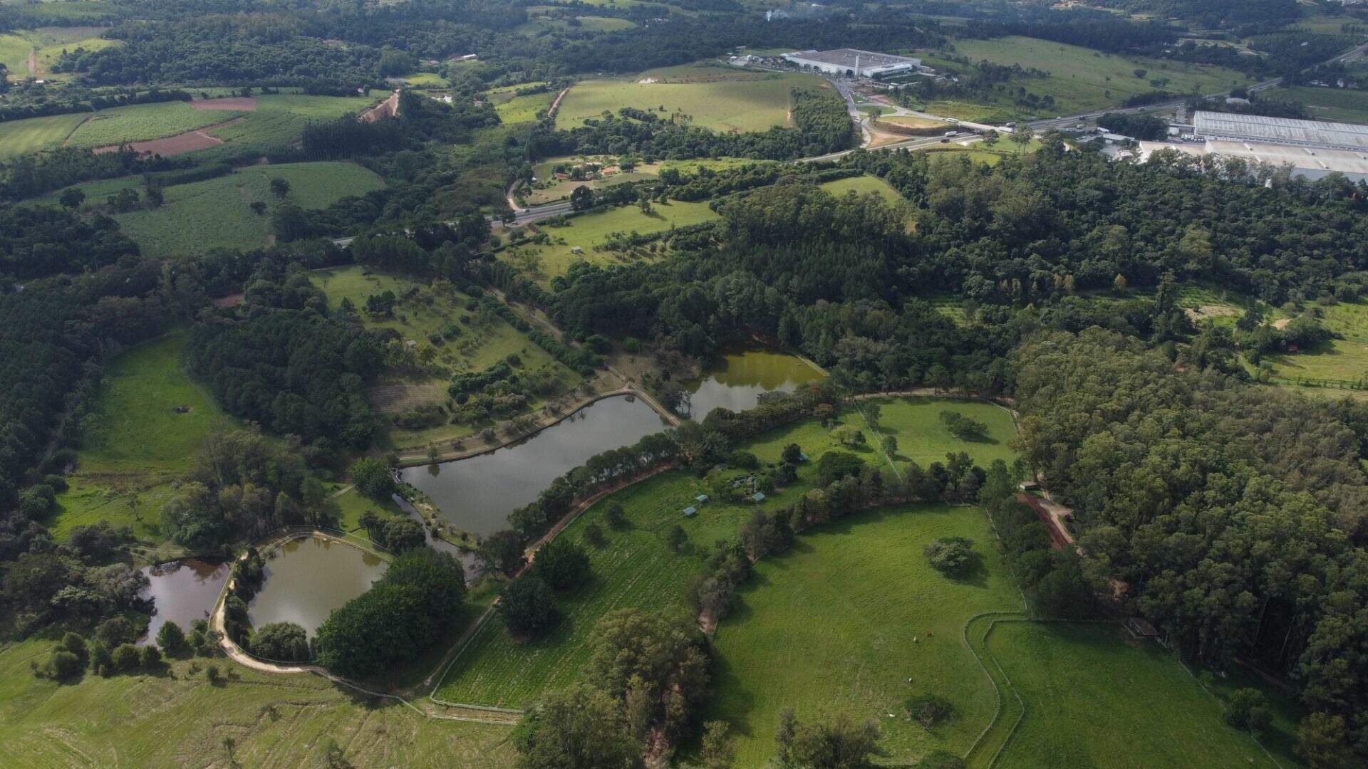 Área à venda no Medeiros: 