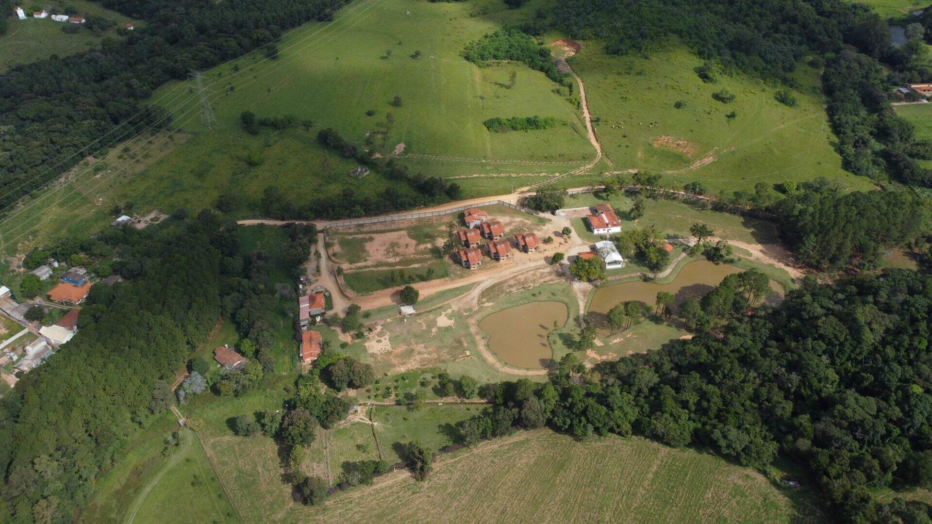 Área à venda no Medeiros: 