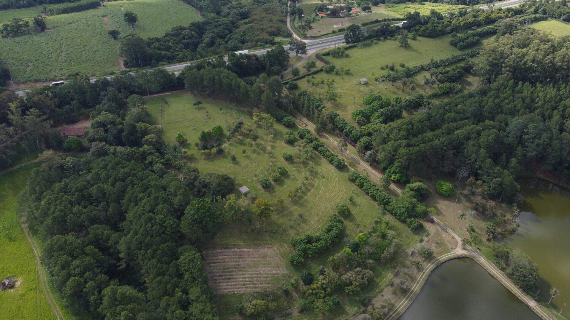 Área à venda no Medeiros: 