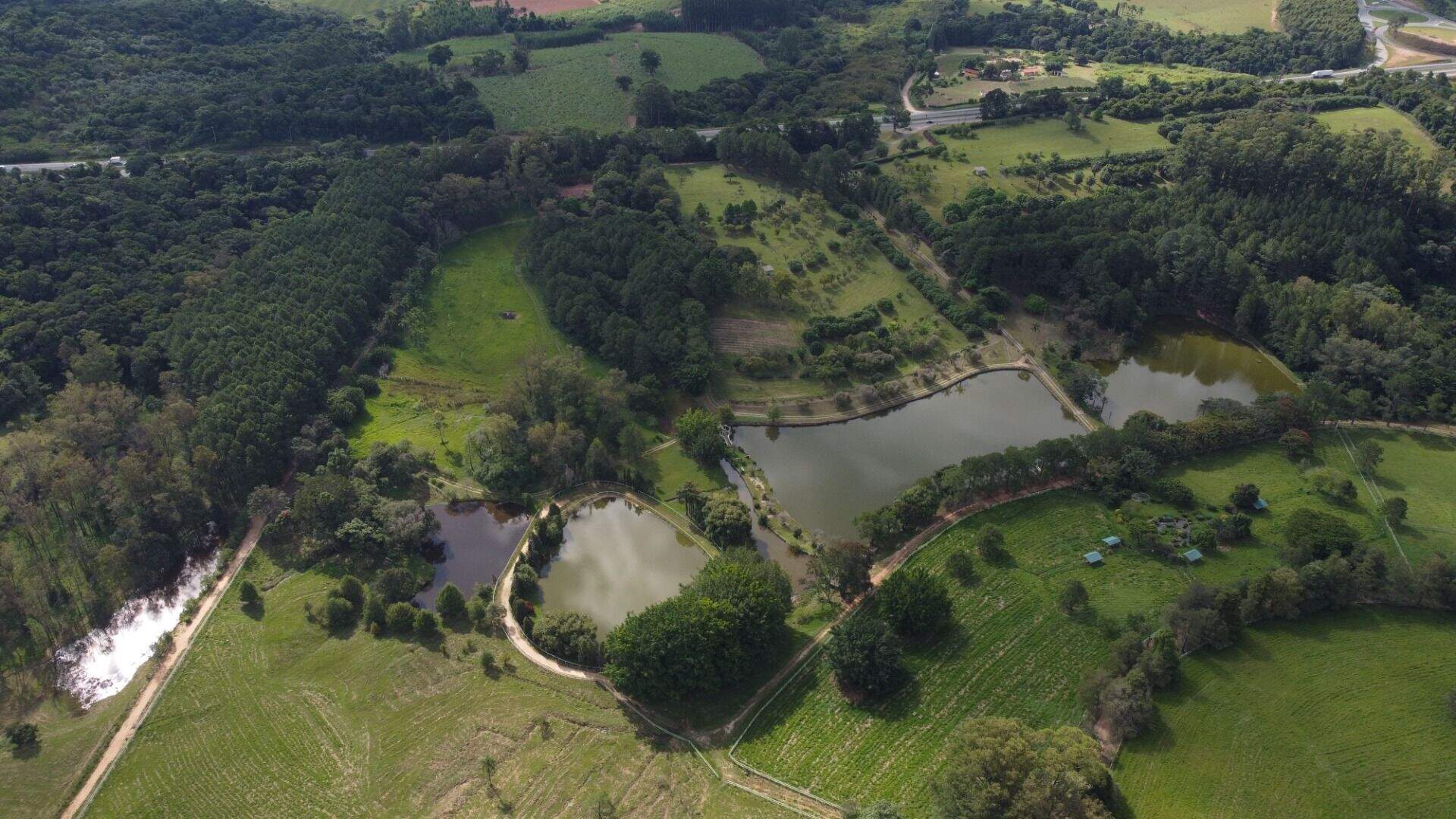Área à venda no Medeiros: 
