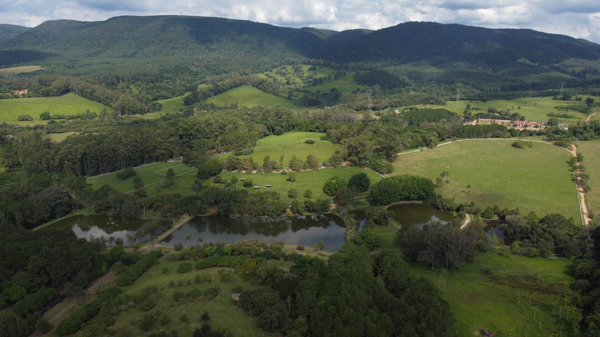 Área à venda no Medeiros: 