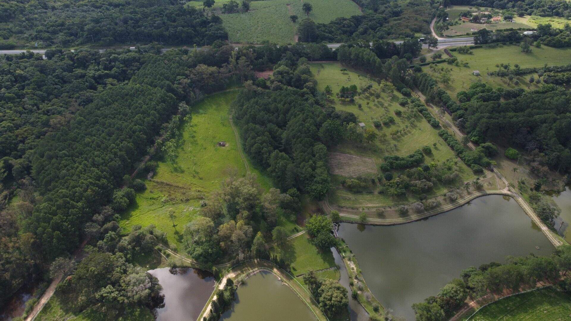 Área à venda no Medeiros: 