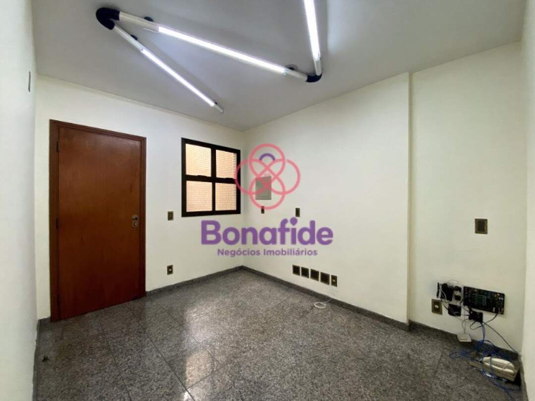 Sala à venda no Centro: 