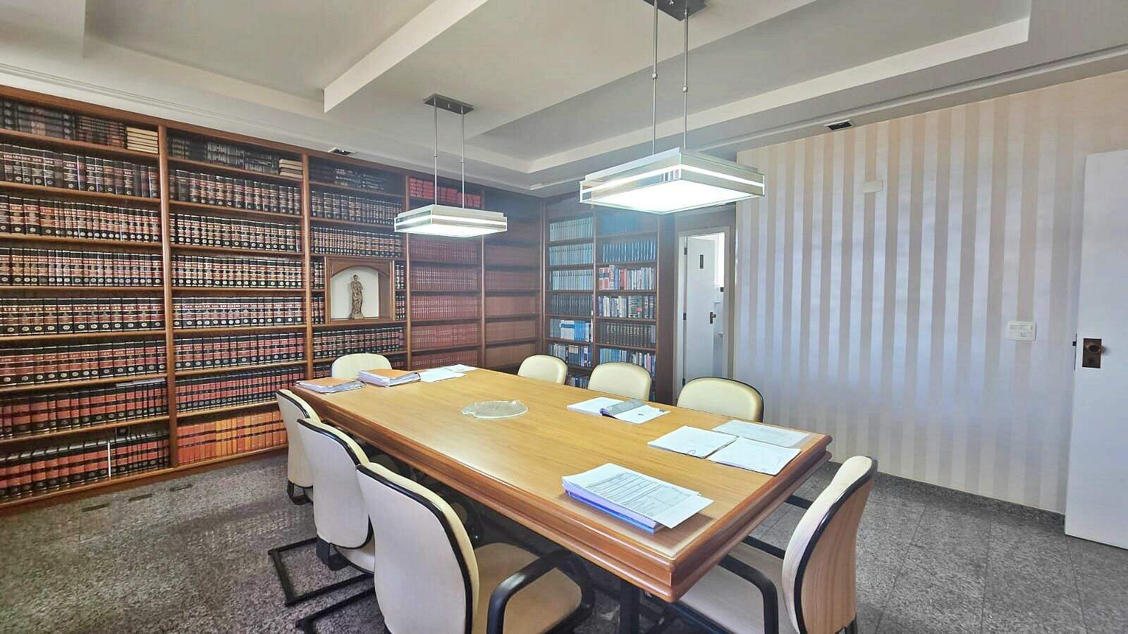 Sala à venda no Centro: 