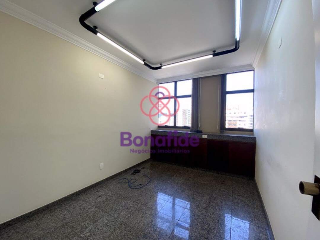 Sala à venda no Centro: 