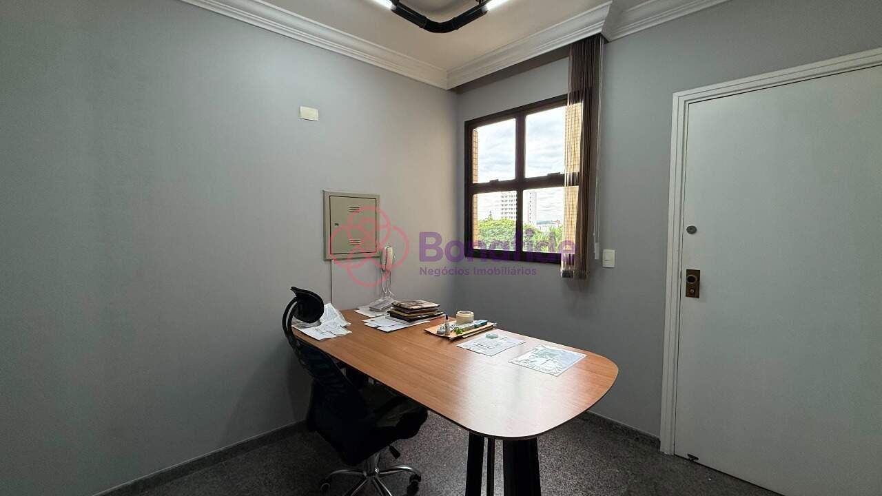 Sala à venda no Centro: 