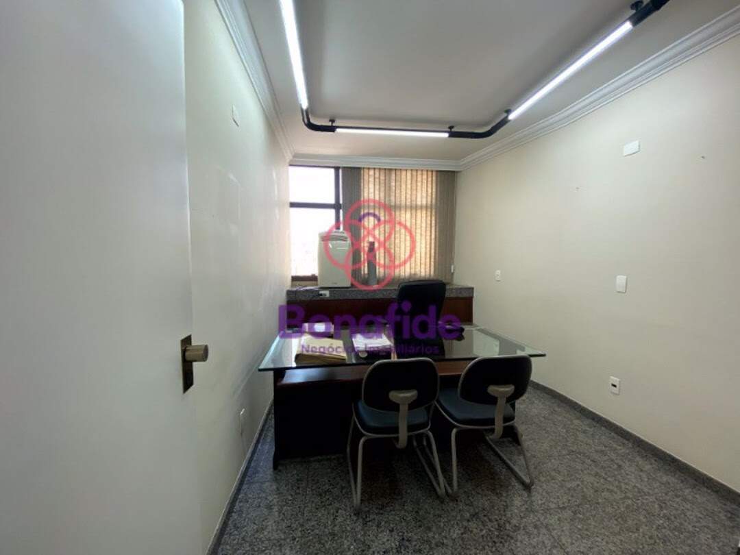 Sala à venda no Centro: 