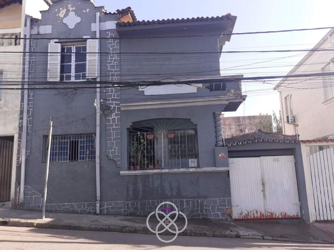 Casa à venda no Centro: 