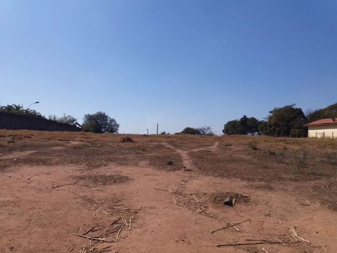 Área à venda no Medeiros: 