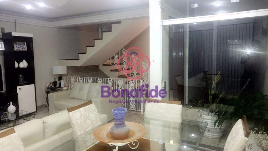 Casa à venda no Vila Galvão: 