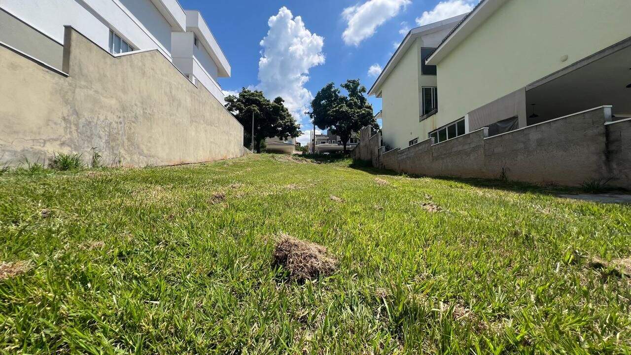 Terreno à venda no Loteamento Reserva da Serra: 