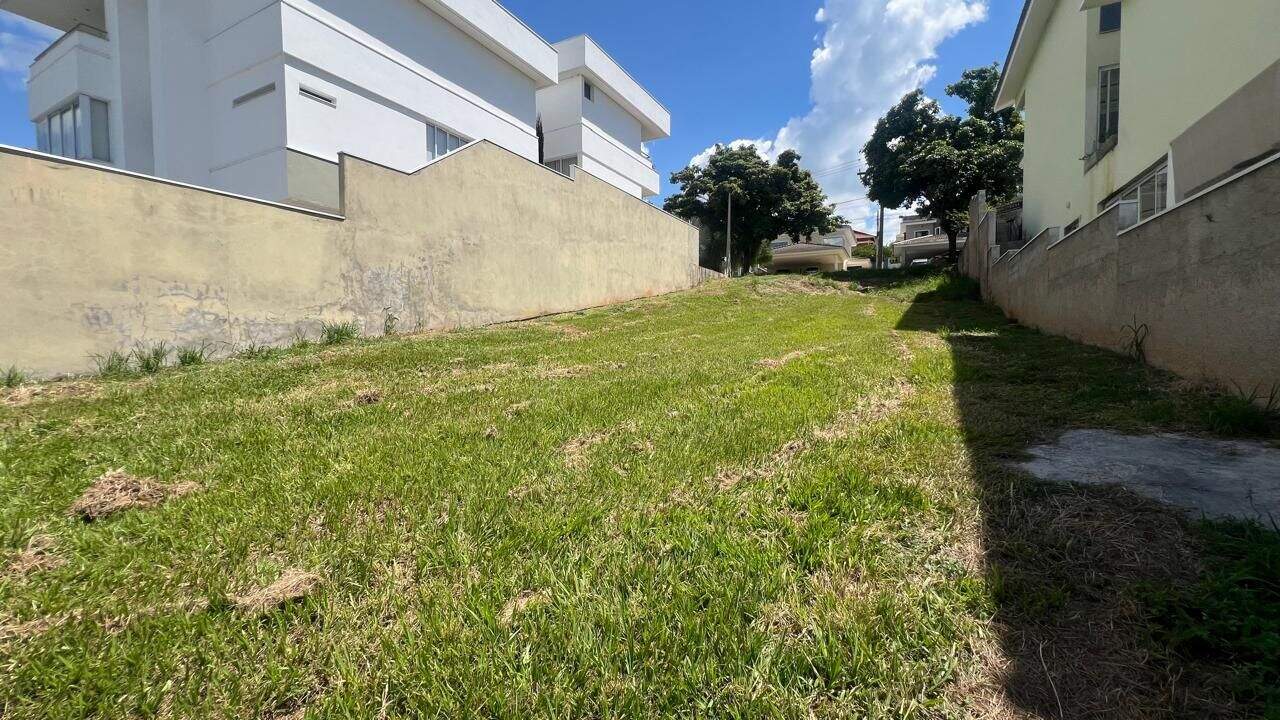 Terreno à venda no Loteamento Reserva da Serra: 