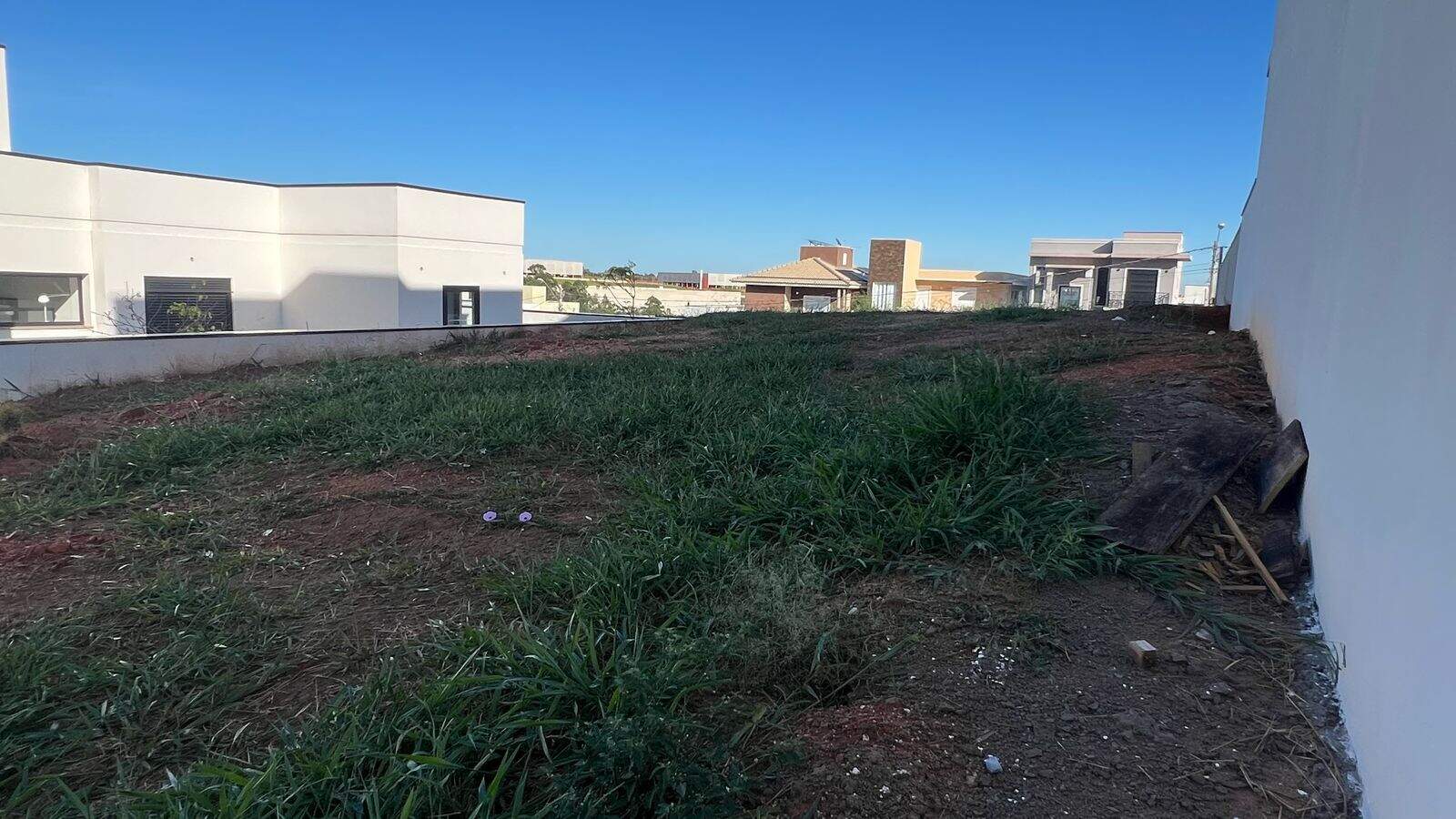 Terreno à venda no Recanto Quarto Centenário: 