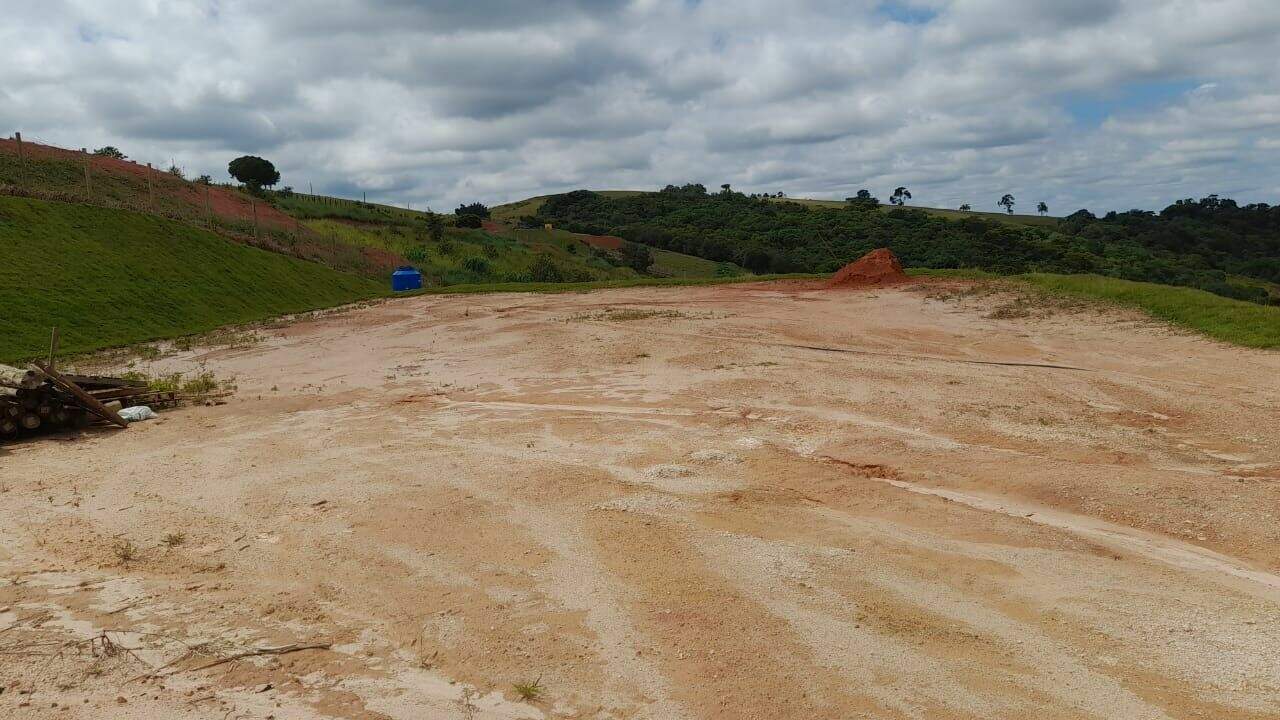 Área à venda no Parque São Luiz: 