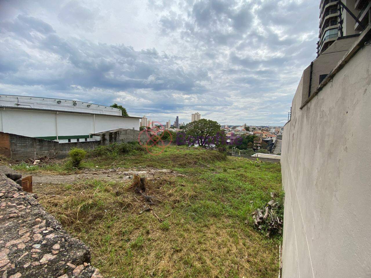 Terreno à venda no Anhangabaú: 