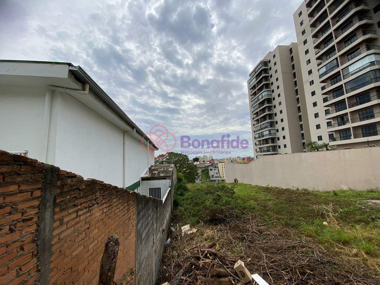 Terreno à venda no Anhangabaú: 