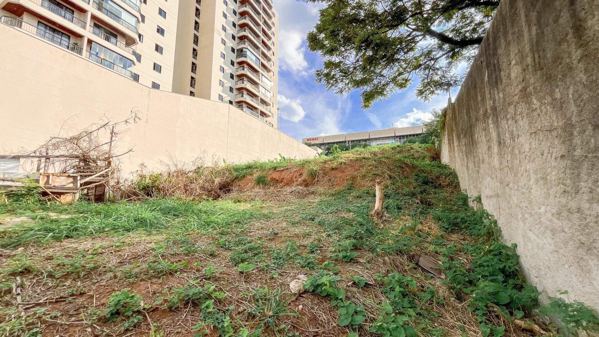 Terreno à venda no Anhangabaú: 