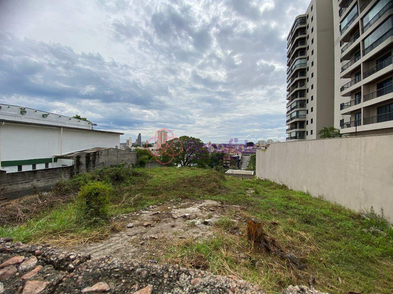 Terreno à venda no Anhangabaú: 