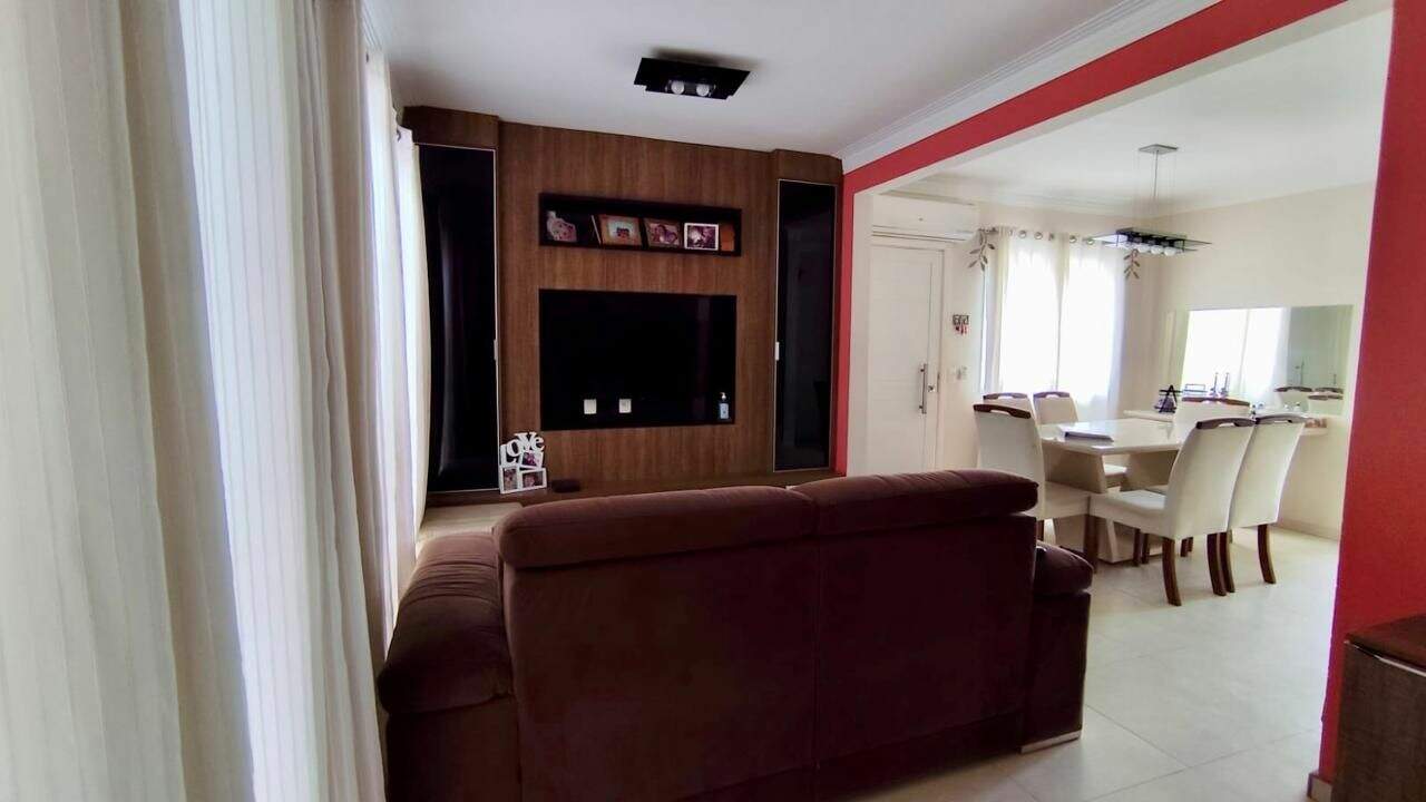 Casa à venda no Engordadouro: 