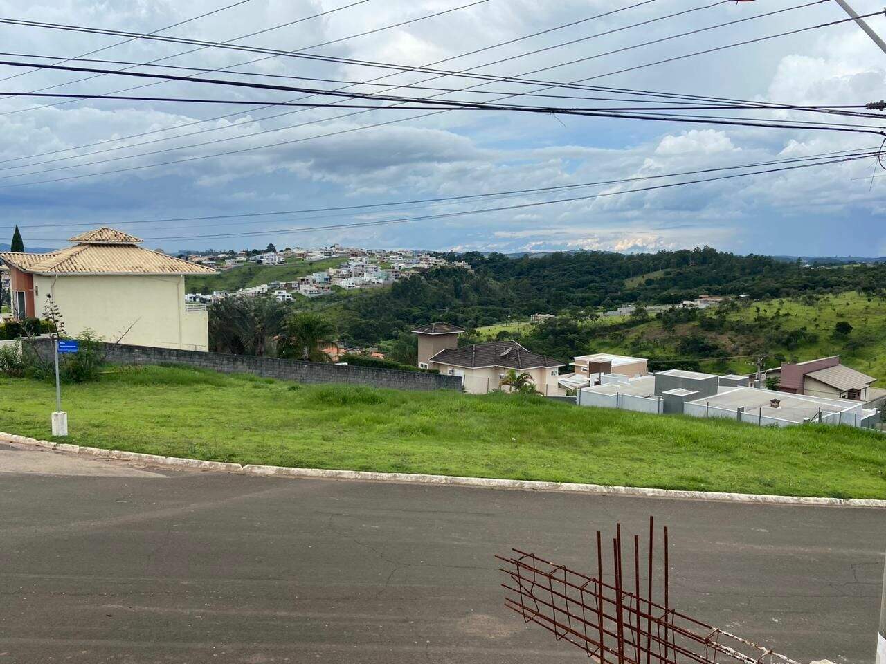 Terreno à venda no Loteamento Portal da Colina: 