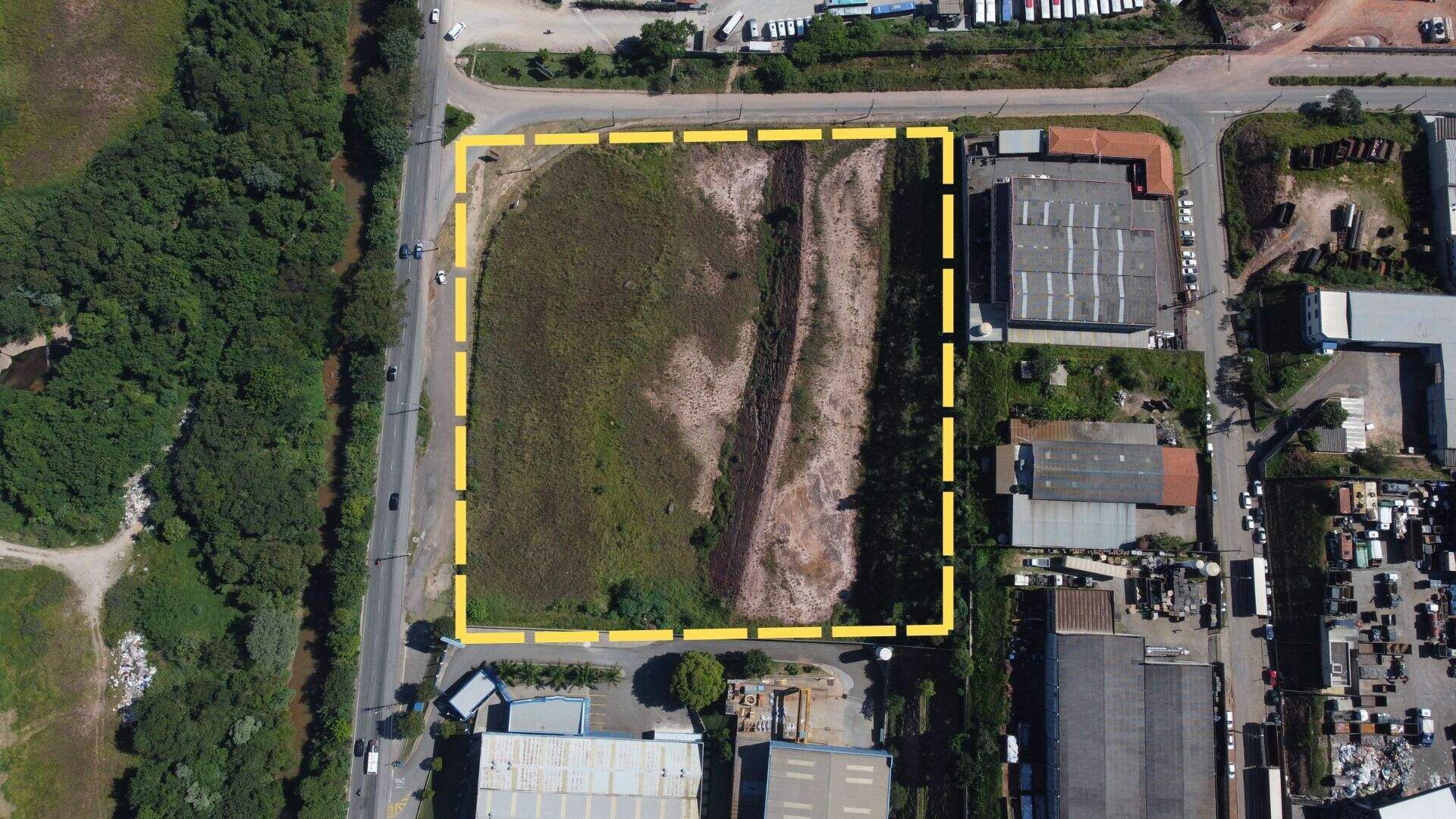 Área à venda no Área Industrial: 