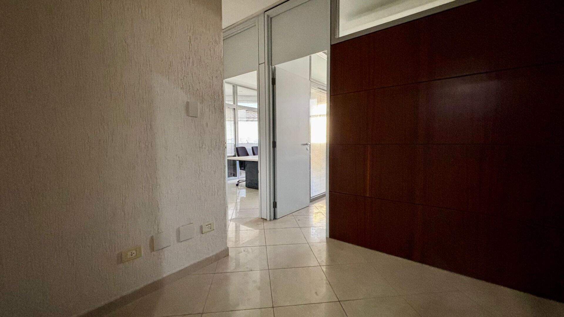 Sala à venda no Anhangabaú: 