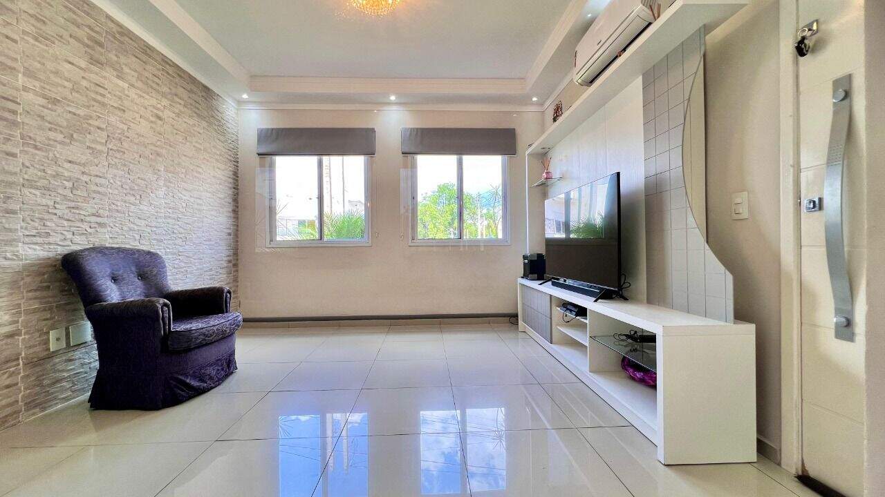 Sobrado à venda no Jardim Carolina: 