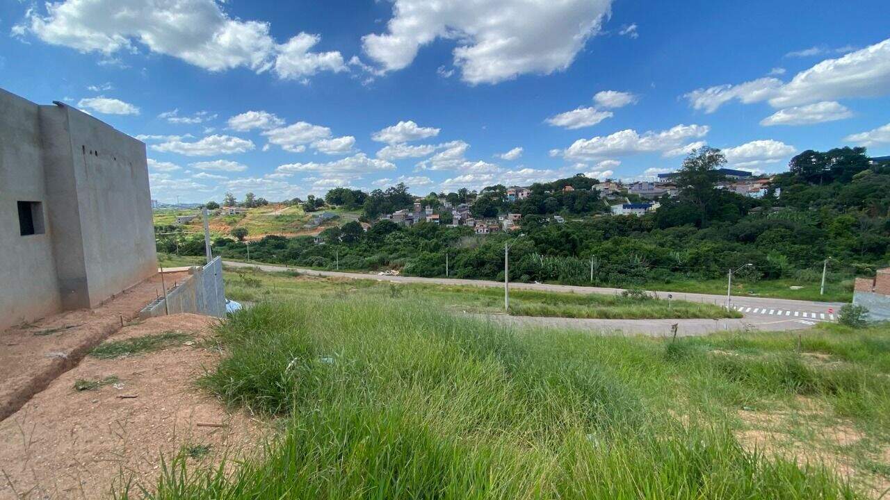 Terreno à venda no Jardim Bertioga: 