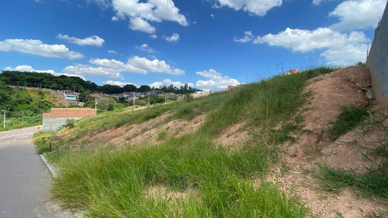 Terreno à venda no Jardim Bertioga: 